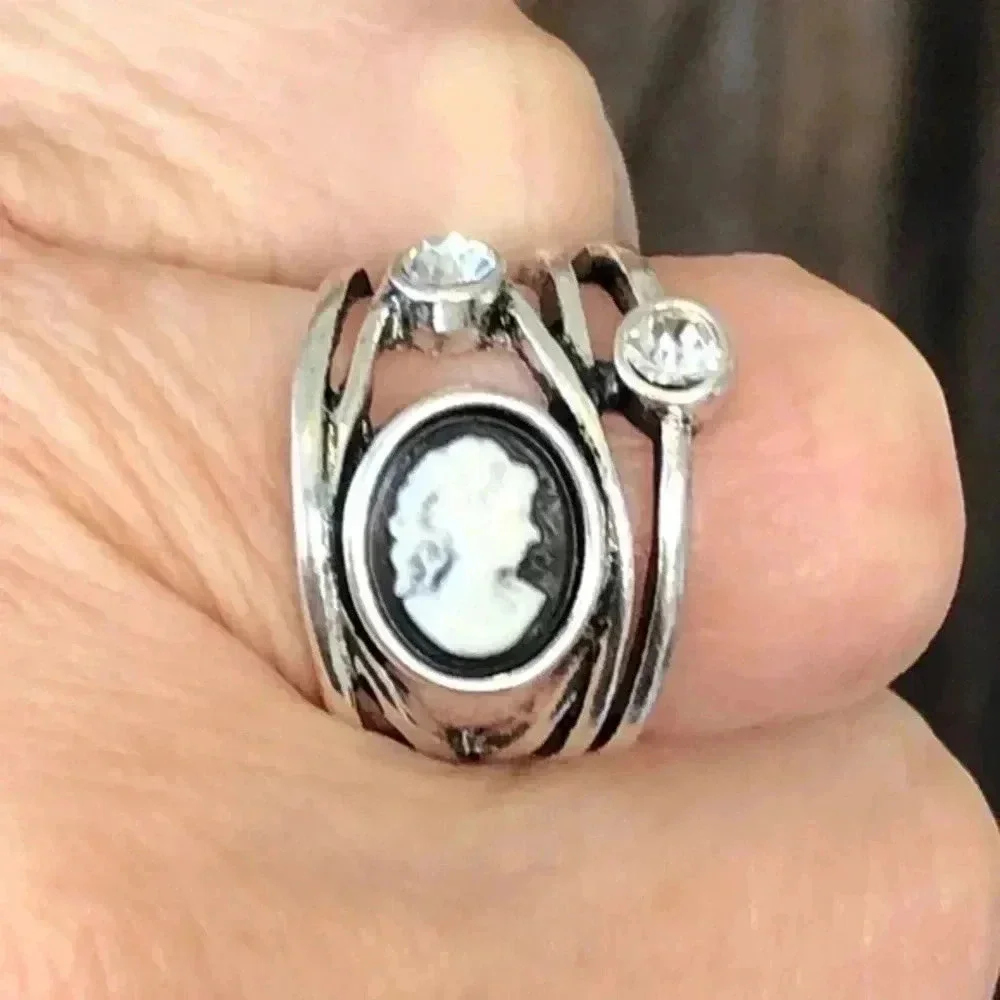 Black & White Modern Abstract Cameo Lady Portrait Crystal Silver Ring NWT
